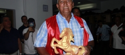 David Concepción recibió premio “Caballo de Oro”