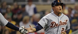 Miggy cerca de varios topes personales
