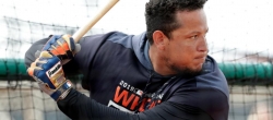 Miguel Cabrera regresa a la acción y enfrenta a un pitcher por primera vez desde junio