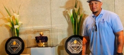 Cabrera exhibió sus trofeos en el Museo del Béisbol
