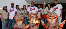 Tigres de Aragua brindó alegrías a los niños del HCM